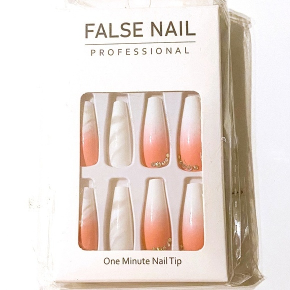 3/$20 ✨NEW✨ Beautiful Diamond Design Coffin Shape Nails 24 PC Press on Nails